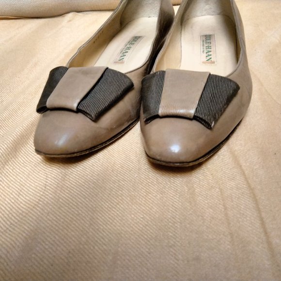 VINTAGE GENTLE & CLASSY USED COLE HANN BOW WEDGE PUMP SHOES 7B - TAN LEATHER - Picture 4 of 6